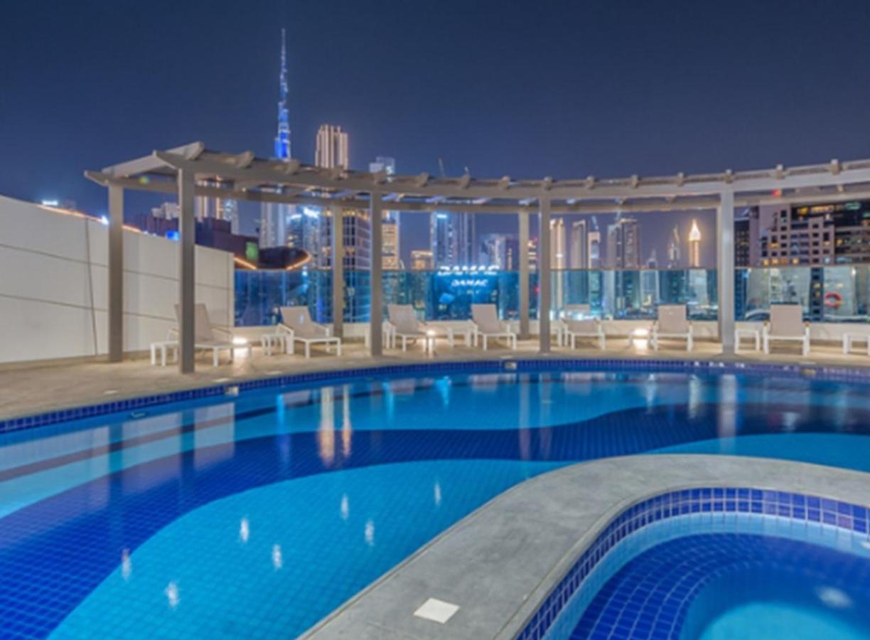 Elegant 2Br View With Rooftop Pool The Bay 두바이 외부 사진