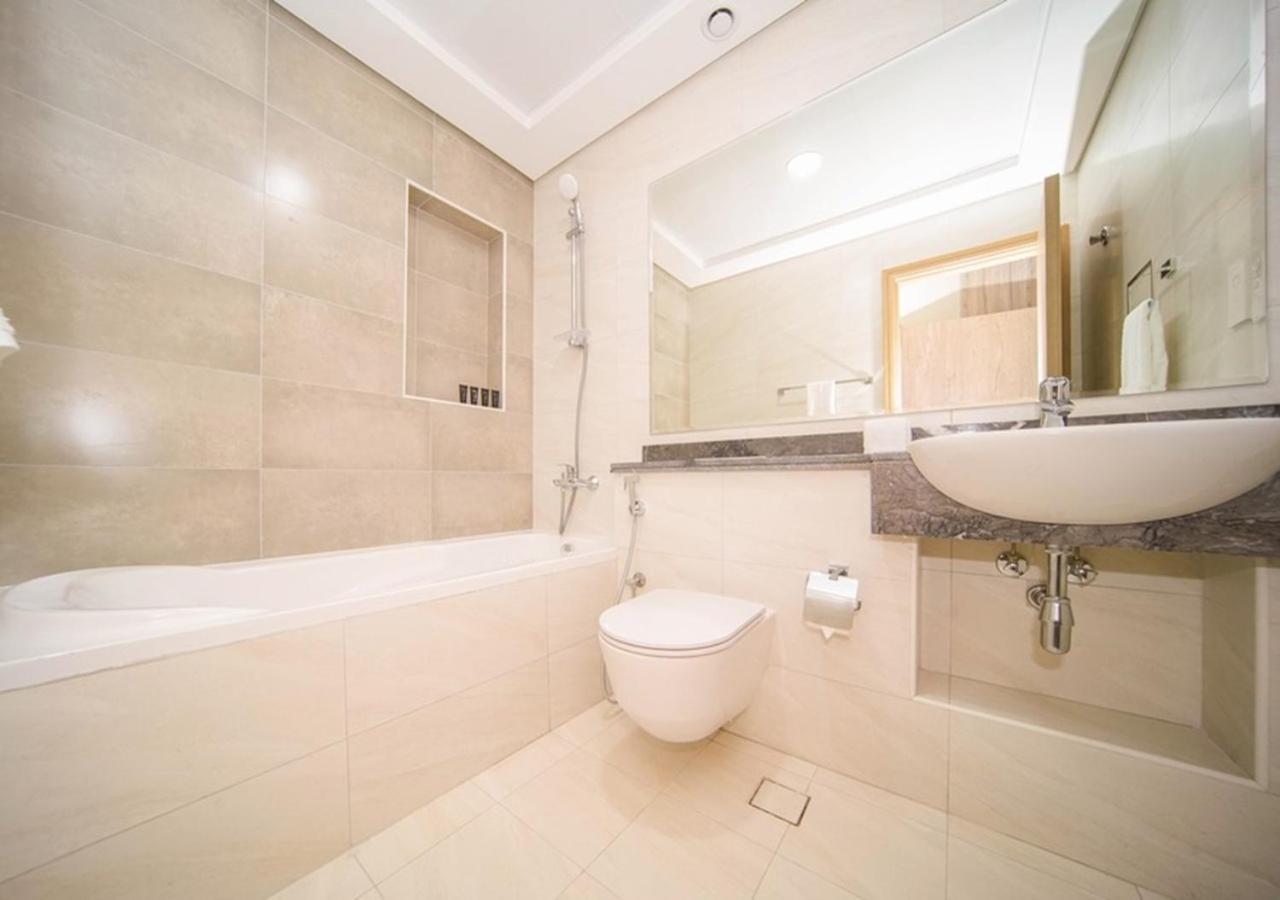 Elegant 2Br View With Rooftop Pool The Bay 두바이 외부 사진